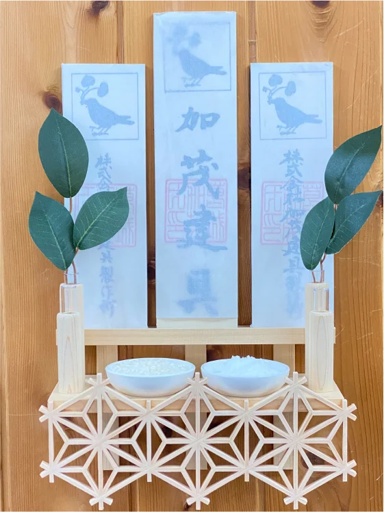 神棚セット 正面（お札3枚・榊立て・器付き）